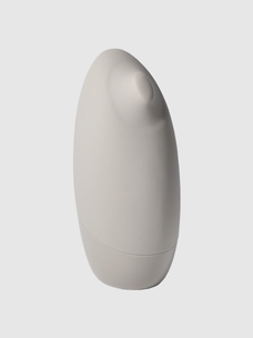 lora dicarlo carezza auflegevibrator sextoy closeup