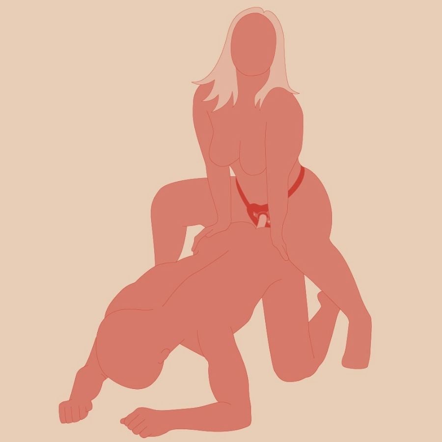 Darstellung einer Pegging-Stellung, bei der eine Frau einen Strap-on trägt und ihren Partner anal penetriert.