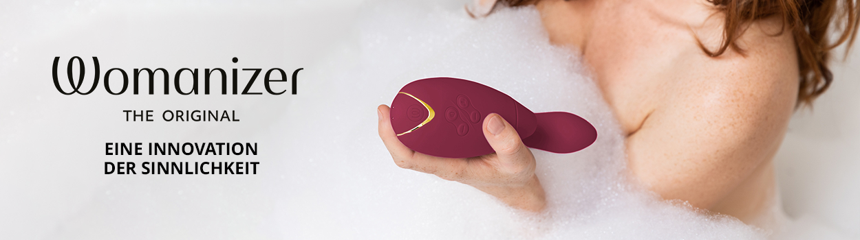 Eine Frau in einer Badewanne mit einem roten Womanizer Duo 2. Text: "Womanizer The Original Eine Innovation der Lust"